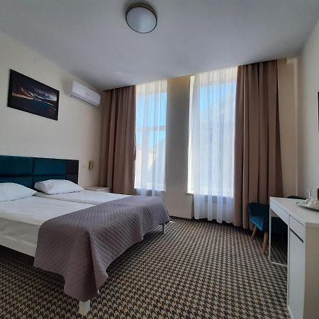 Hotel Astoria City Center Iasi Exterior foto